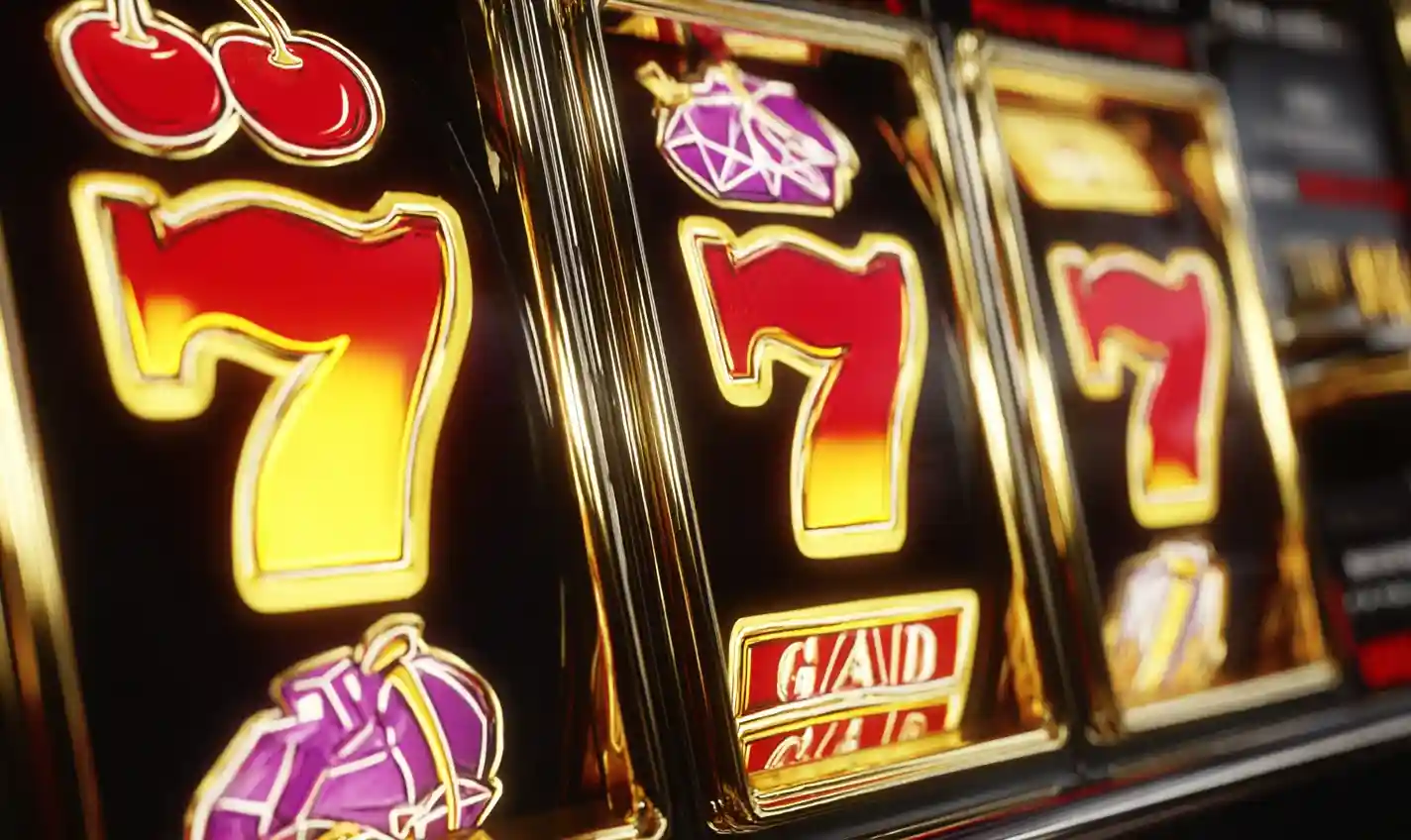 gold slot machine charm